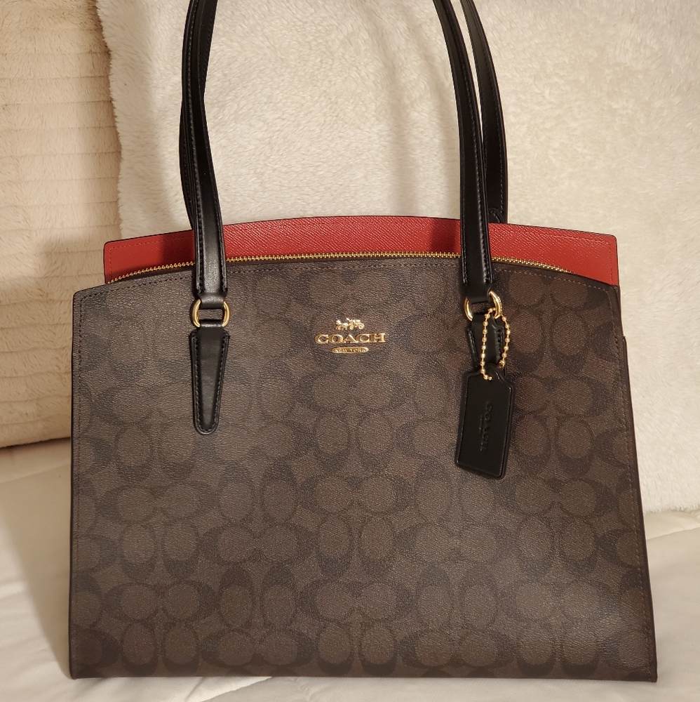 Tatum Carryall In Signature Canvas 🤩